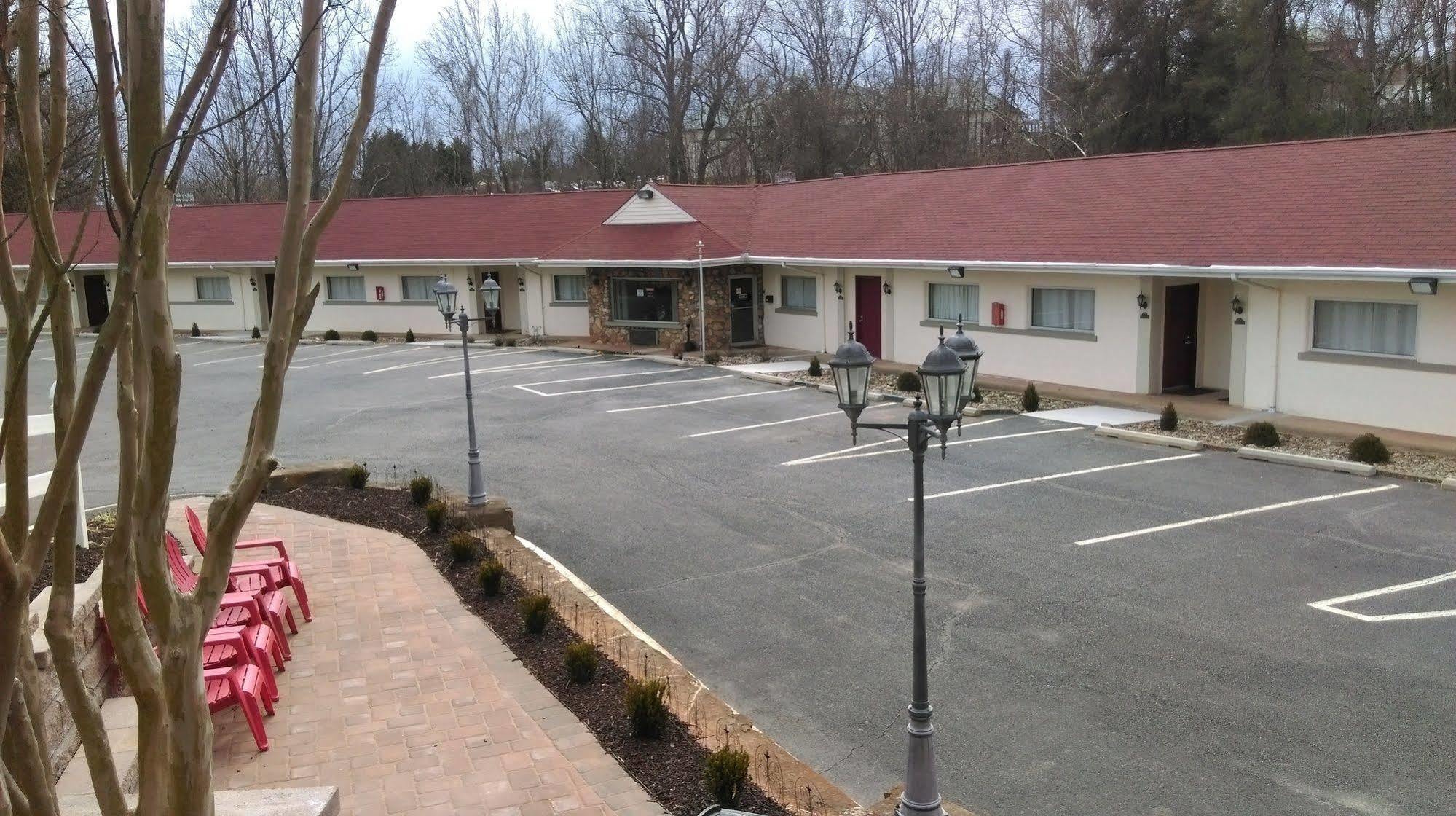 Amherst Inn - Virginia Exterior photo